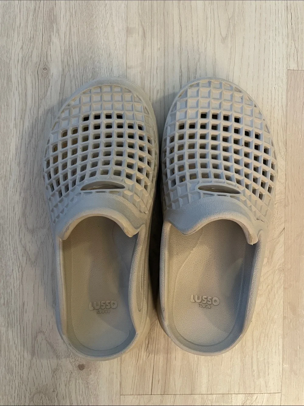 Lusso Cloud Slides